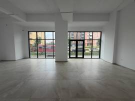 Me Qira, Dyqan, 112 m², Tiranë